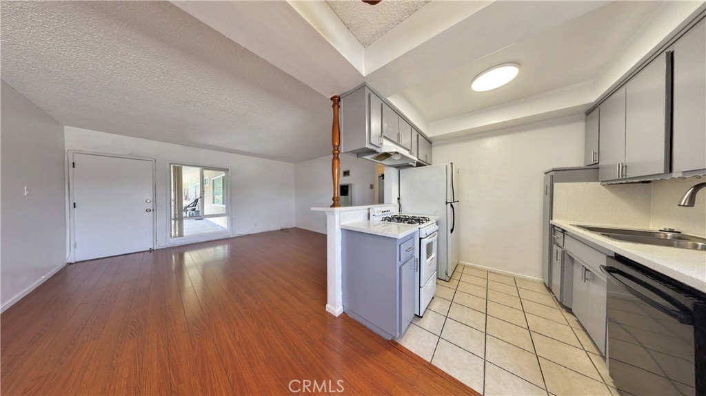 1208 S Marengo Ave Apt Q Property Photo 4