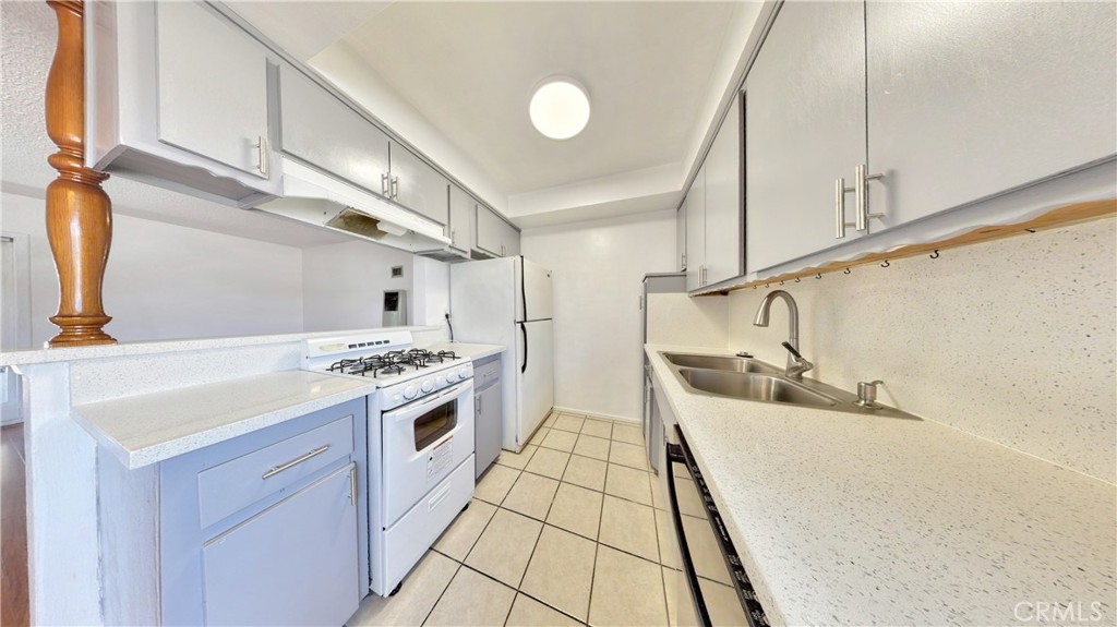 1208 S Marengo Ave Apt Q Property Photo 5