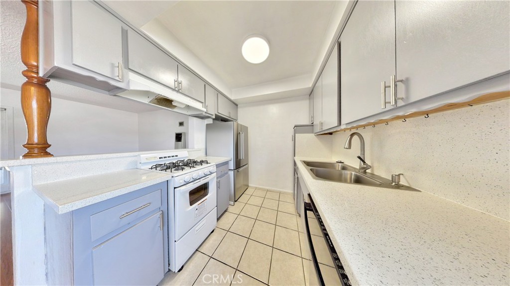 1208 S Marengo Ave Apt Q Property Photo 6