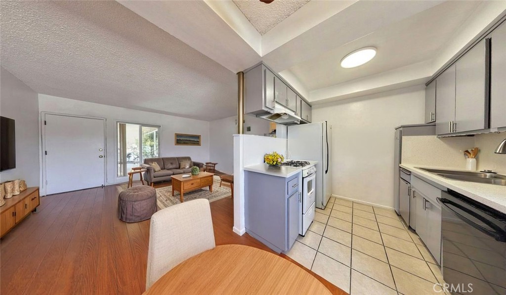 1208 S Marengo Ave Apt Q Property Photo 21