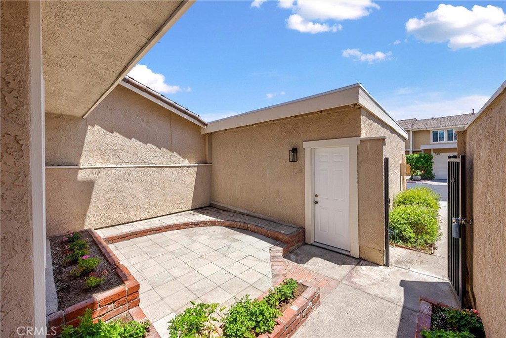 307 Aqueduct Court Property Photo 4