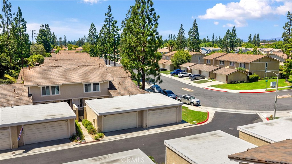 307 Aqueduct Court Property Photo 18