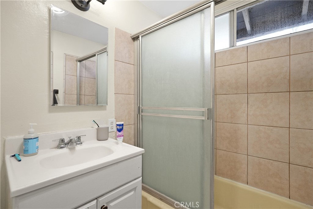 735 W 18th Property Photo 14