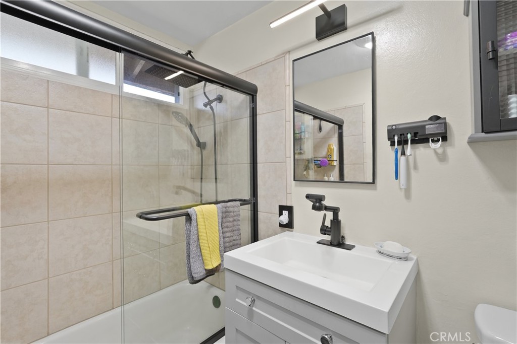 735 W 18th Property Photo 36