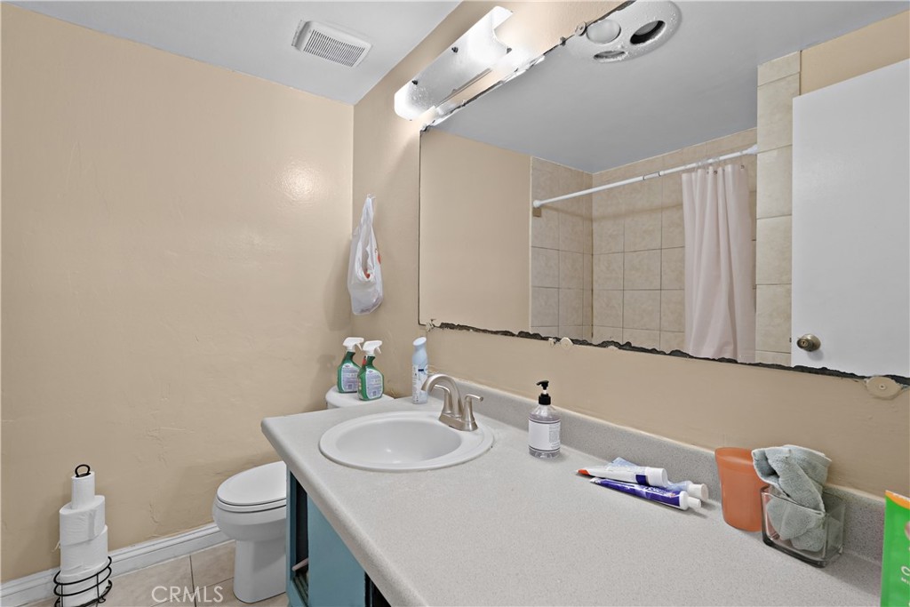 735 W 18th Property Photo 48