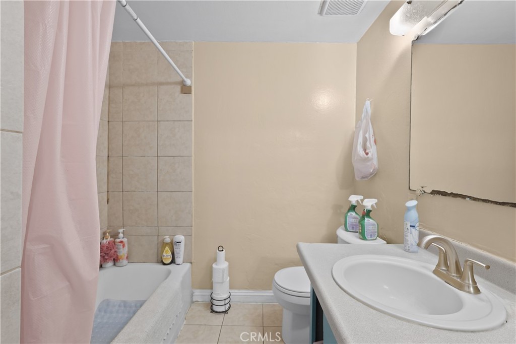 735 W 18th Property Photo 49