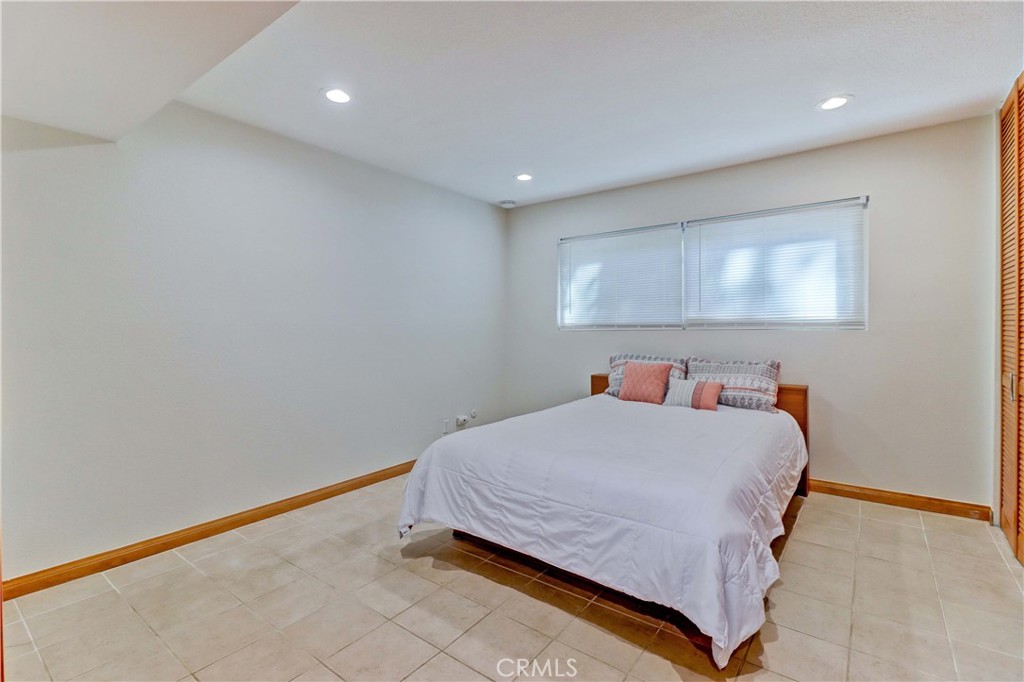 3050 S Bristol 4d Property Photo 6