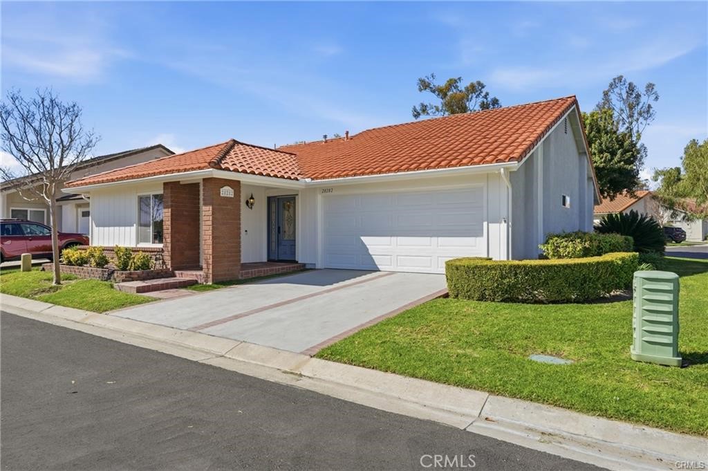 28282 Zarza Property Photo 1