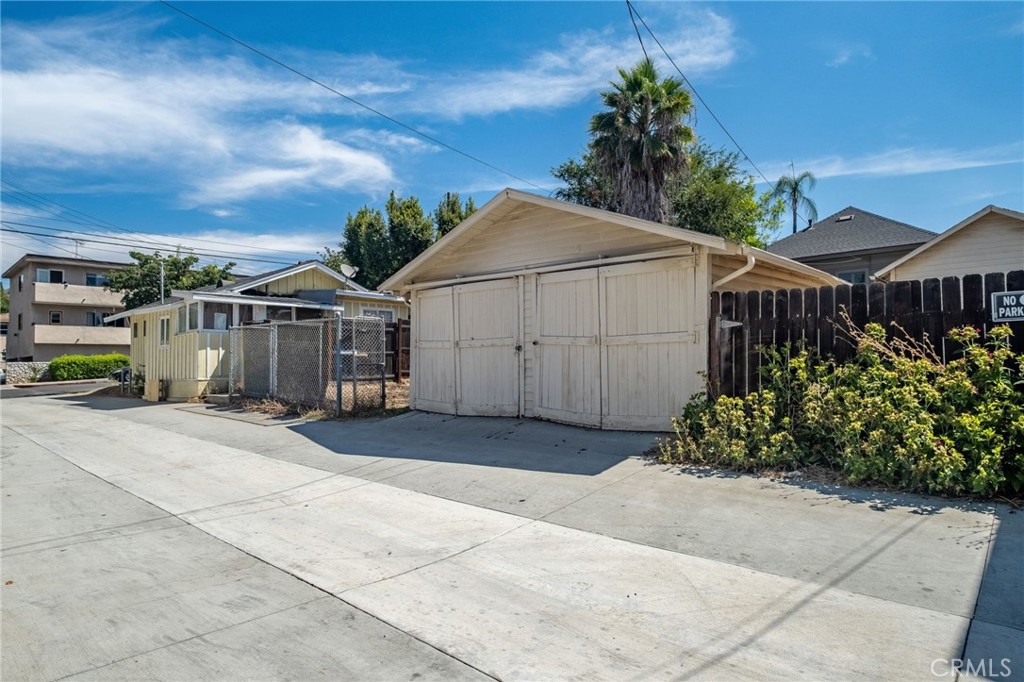 6307 Friends Property Photo 31