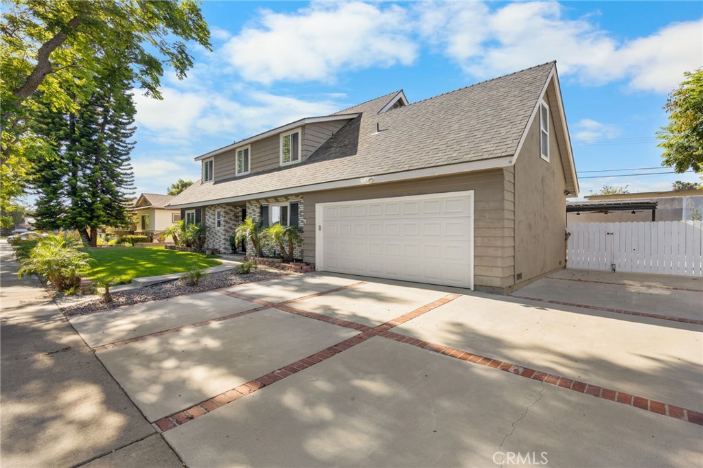 1745 W Bowling Property Photo 4