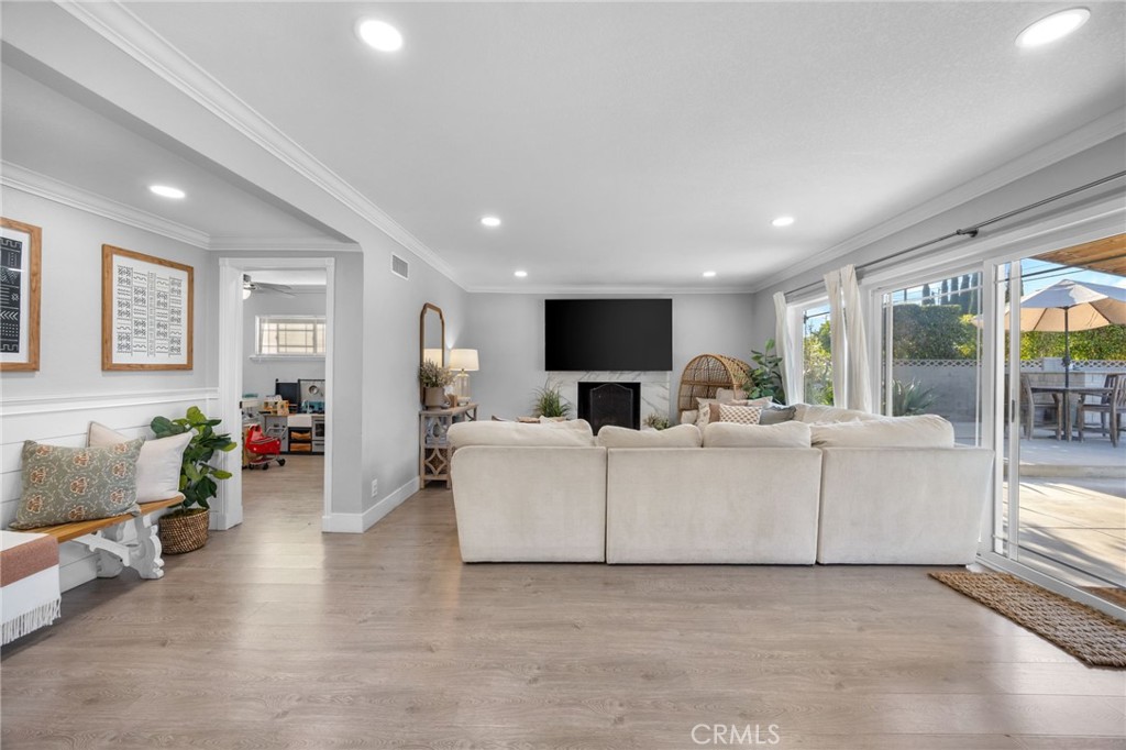 1745 W Bowling Property Photo 10