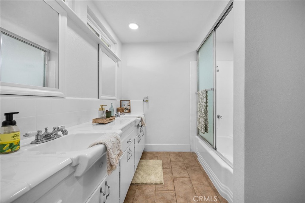 1745 W Bowling Property Photo 40