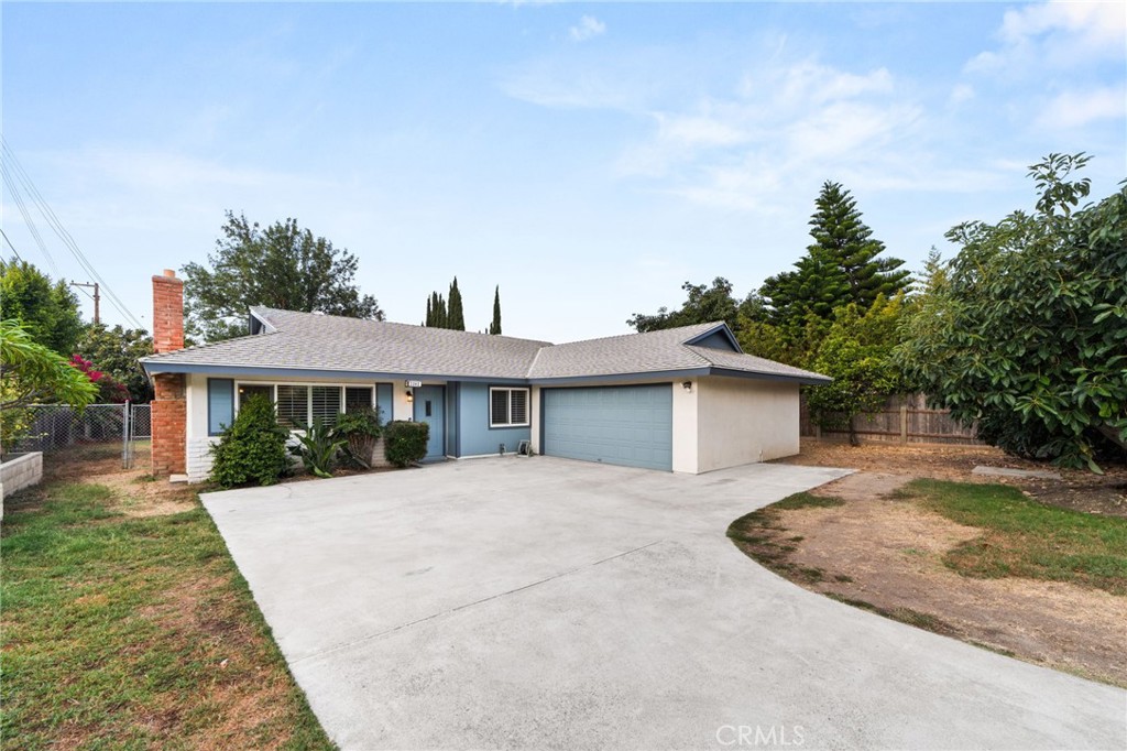 2342 E La Veta Property Photo 4
