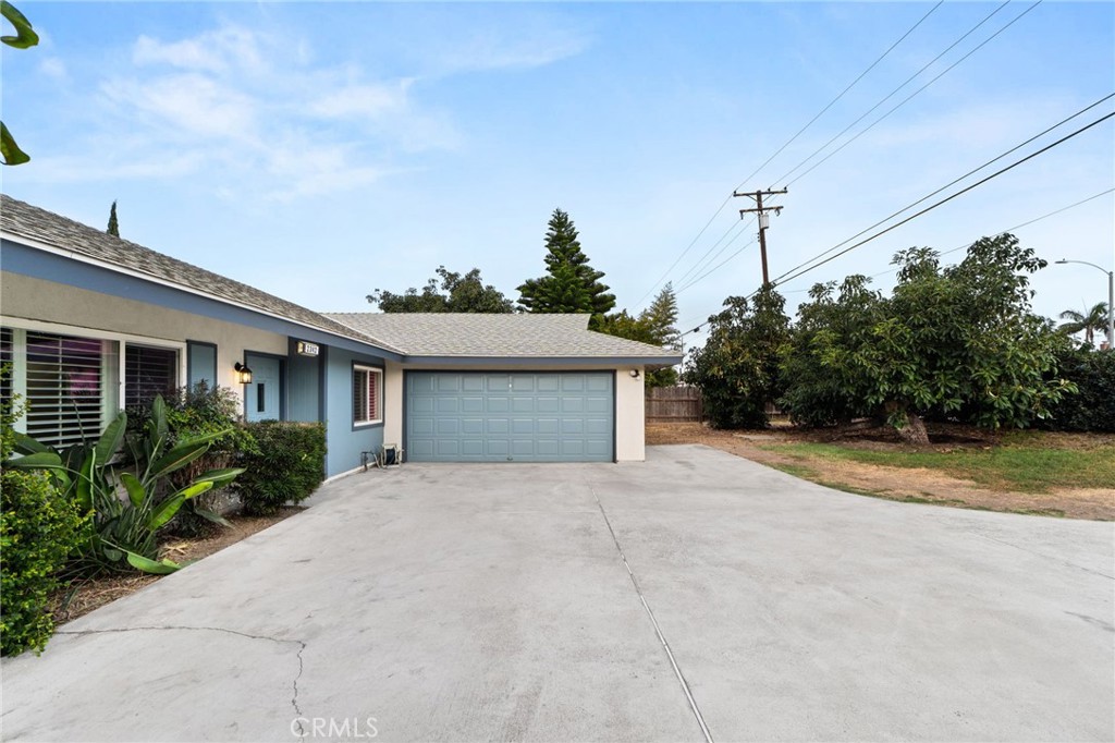 2342 E La Veta Property Photo 5