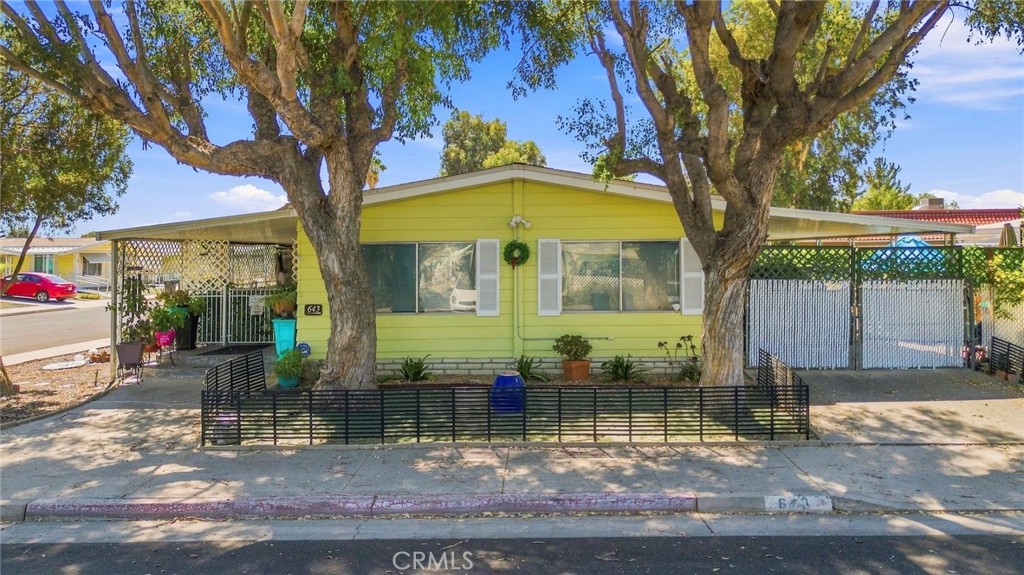 643 Mariposa Property Photo 2
