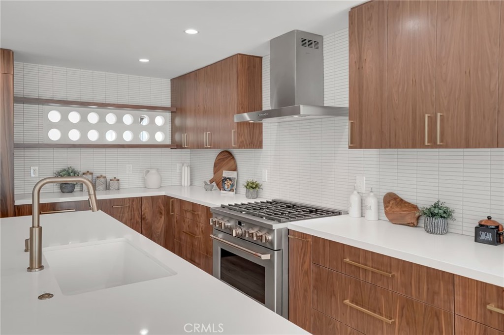 58 66th Property Photo 13