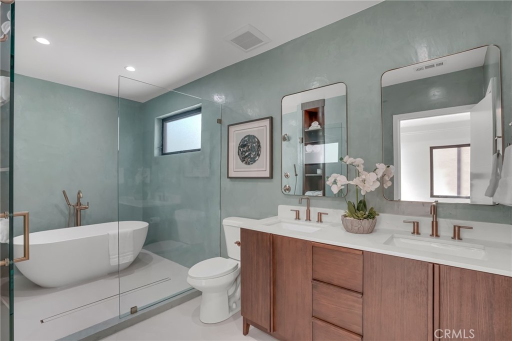 58 66th Property Photo 24