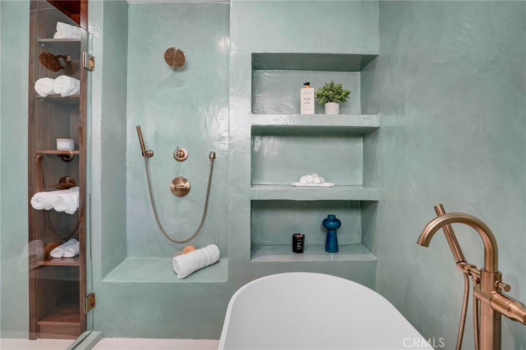 58 66th Property Photo 25