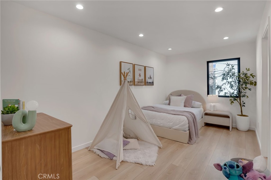58 66th Property Photo 33