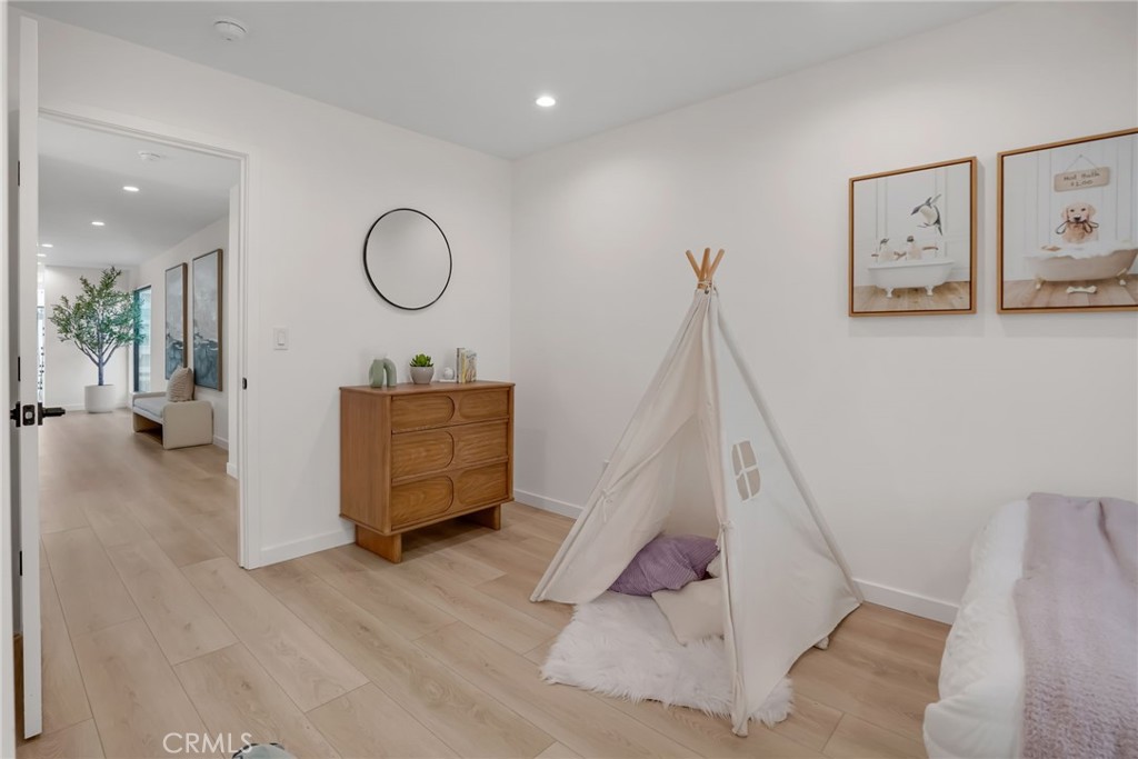 58 66th Property Photo 34