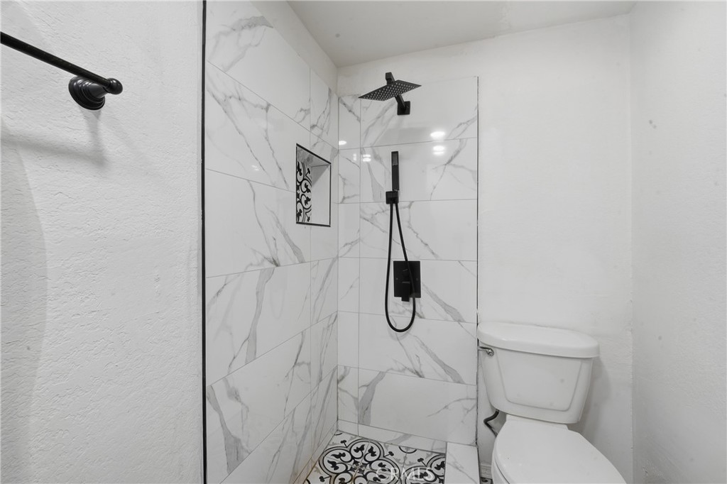 2915 E 60th Pl A Property Photo 20
