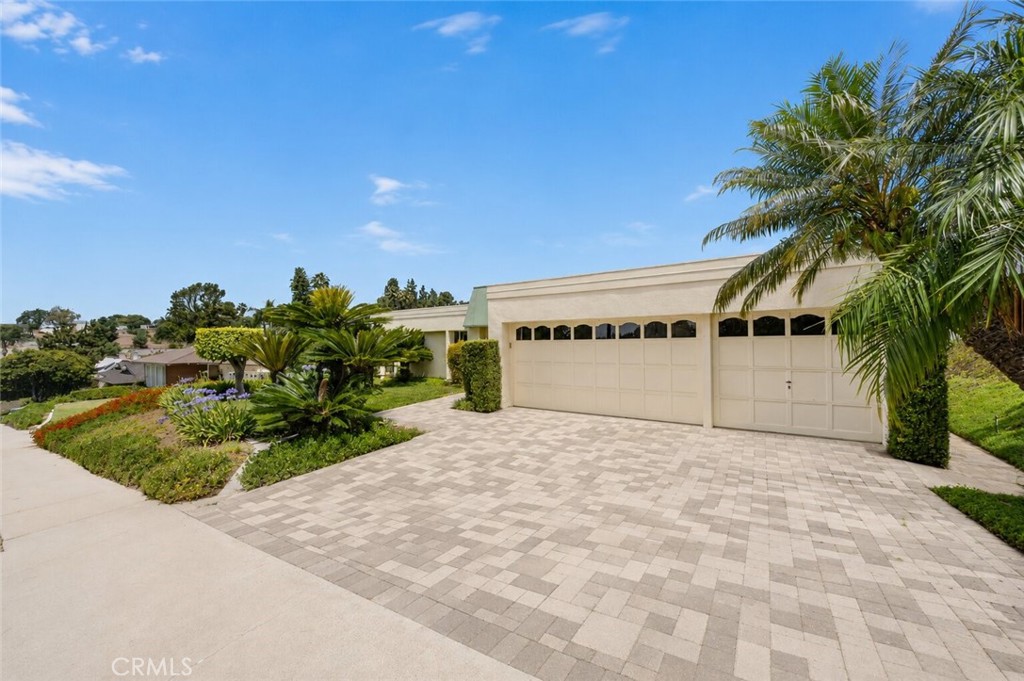 535 Papyrus Property Photo 3
