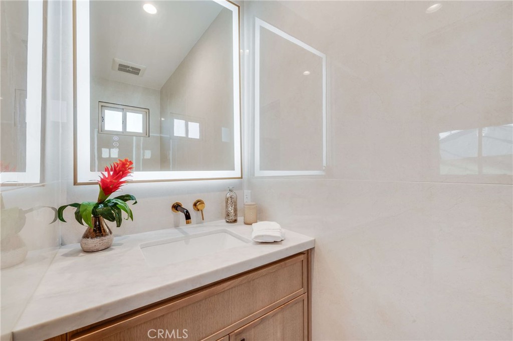 3511 Rose Property Photo 32