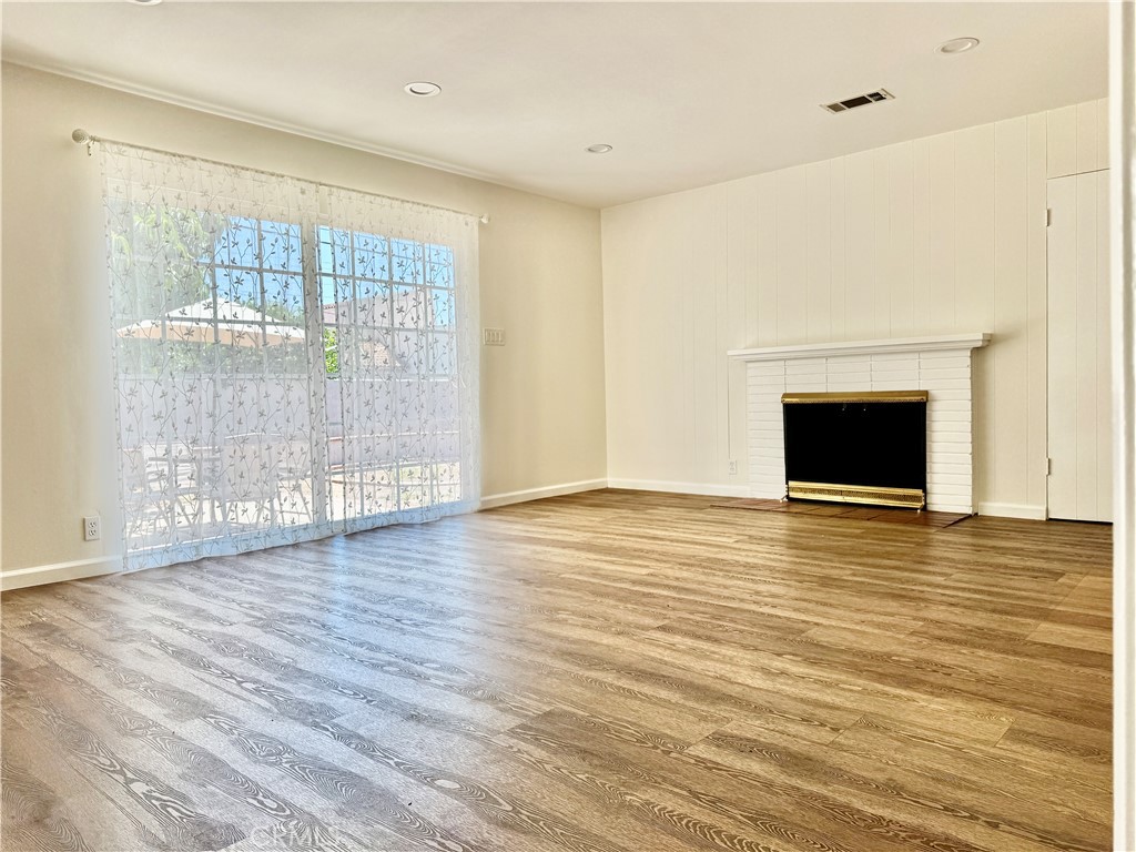 1906 W Kenoak Drive Property Photo 1