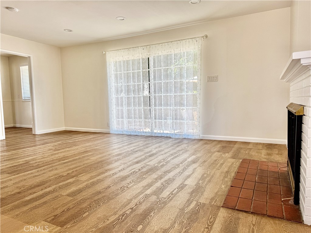 1906 W Kenoak Drive Property Photo 4