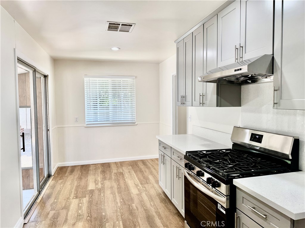 1906 W Kenoak Drive Property Photo 8