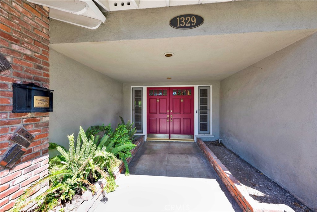 1329 W Park Lane Property Photo 4