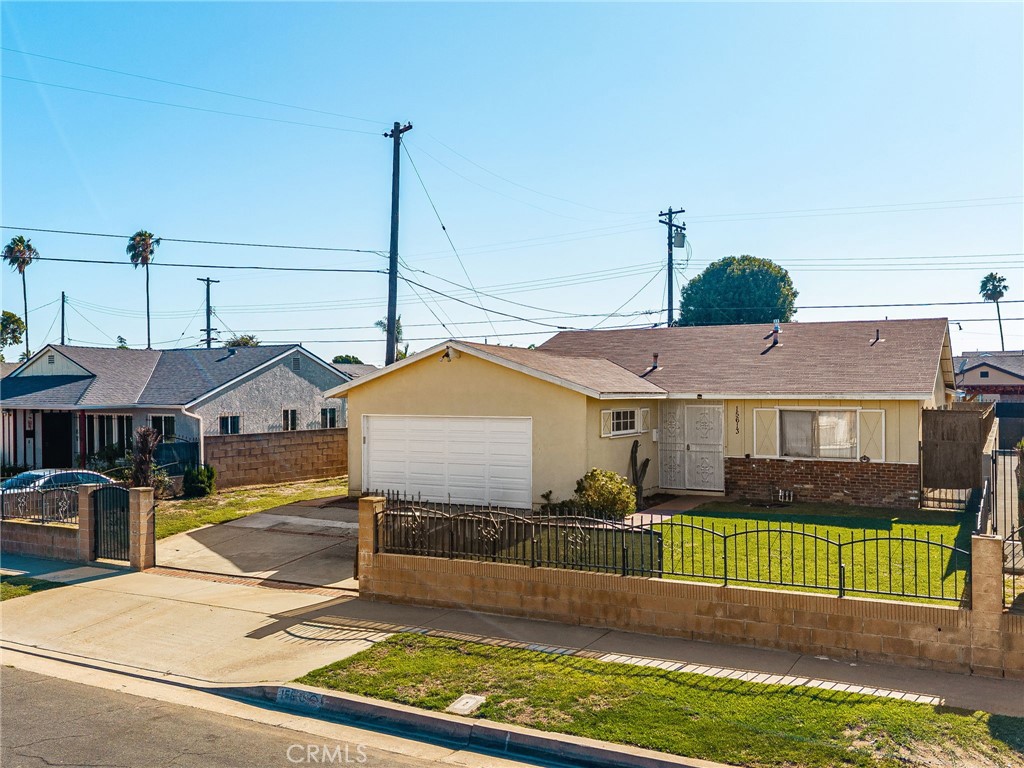 15613 S Visalia Property Photo 4