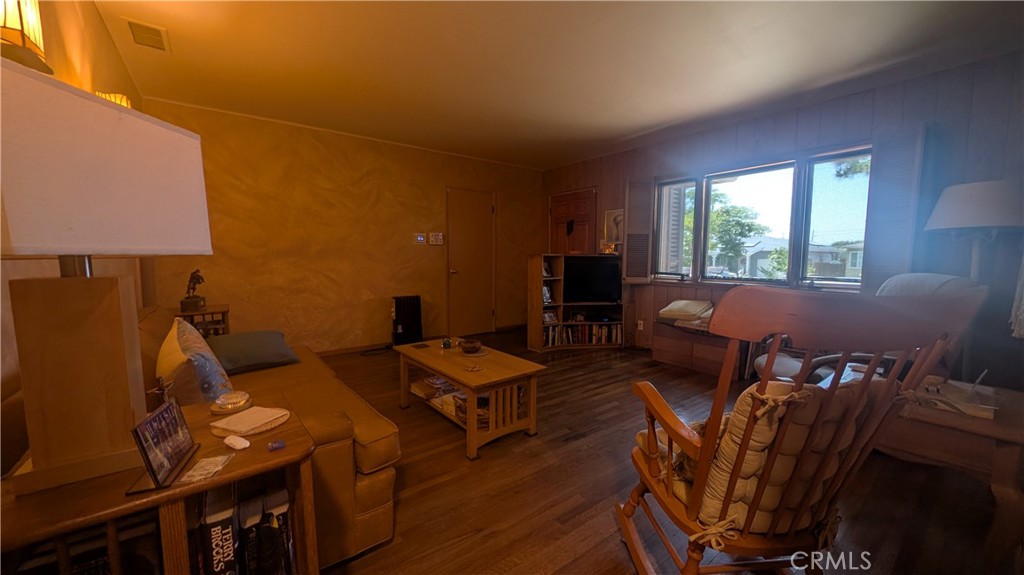 13706 S Berendo Property Photo 9