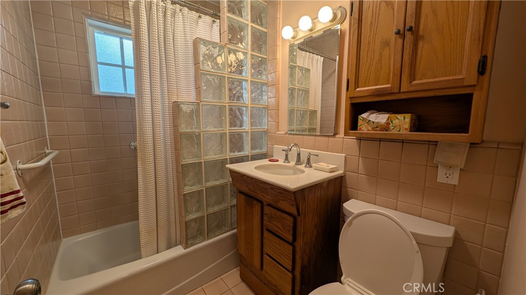 13706 S Berendo Property Photo 16