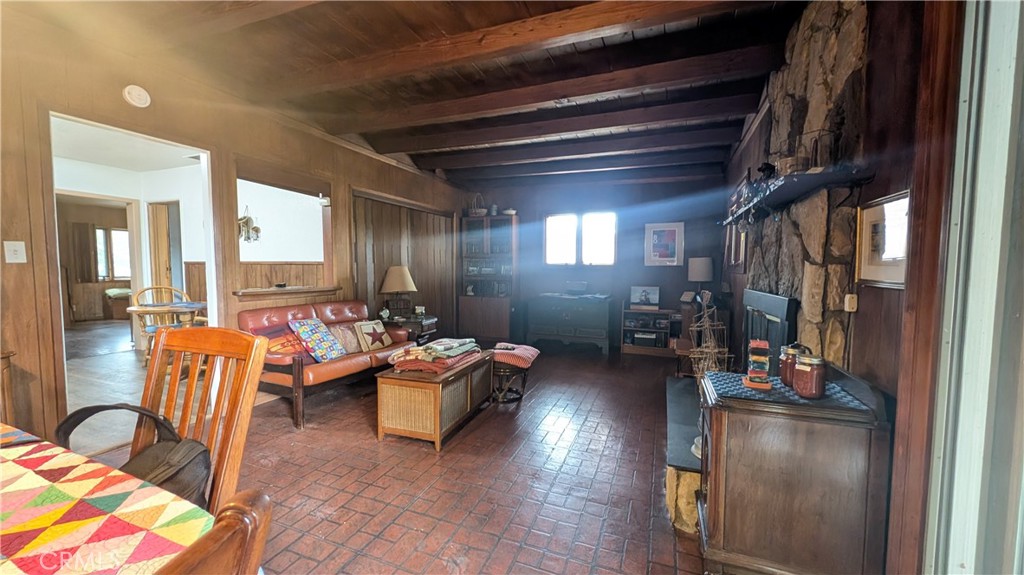 13706 S Berendo Property Photo 23