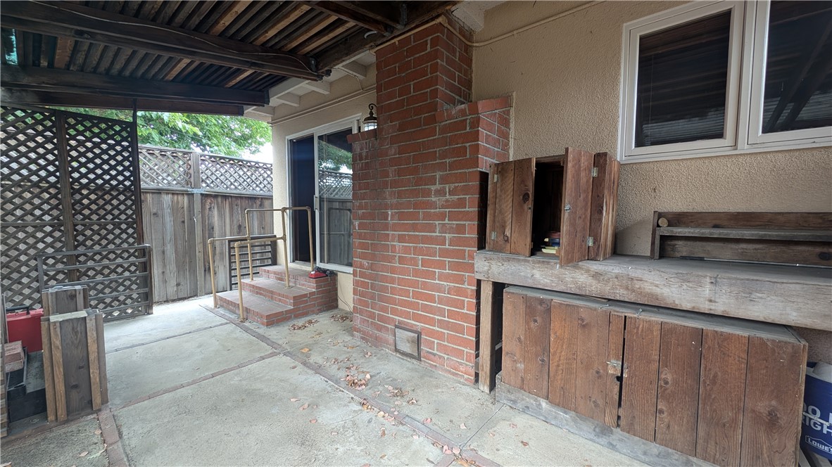 13706 S Berendo Property Photo 28
