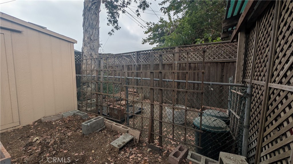 13706 S Berendo Property Photo 31