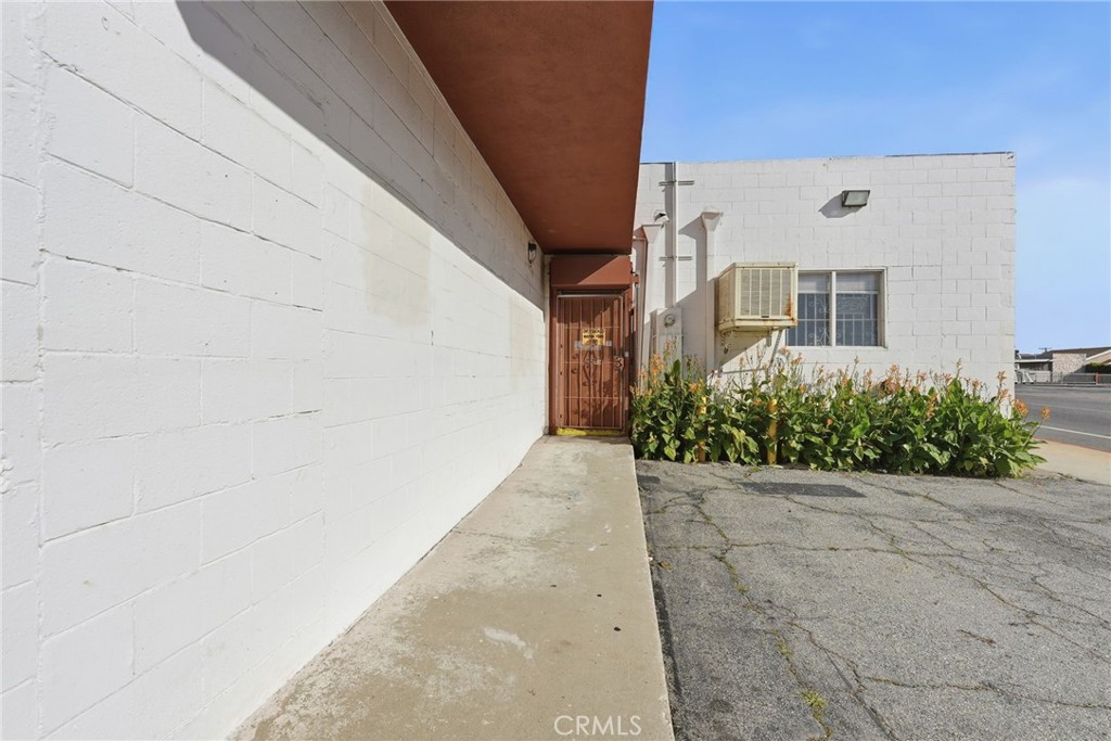 809 S Willowbrook Property Photo 3