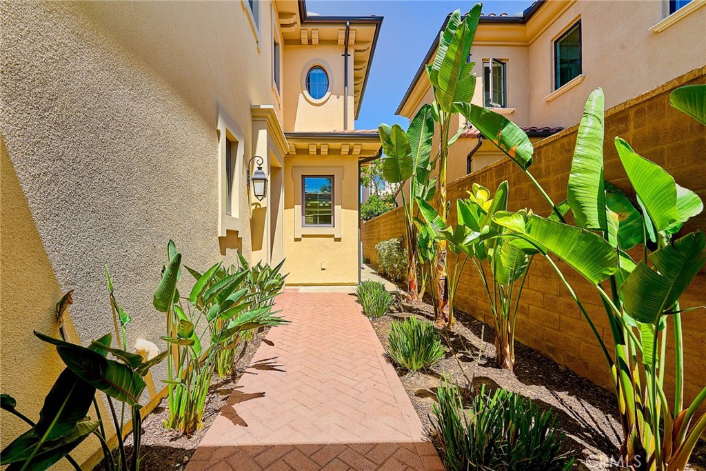 53 Open Range Property Photo 4