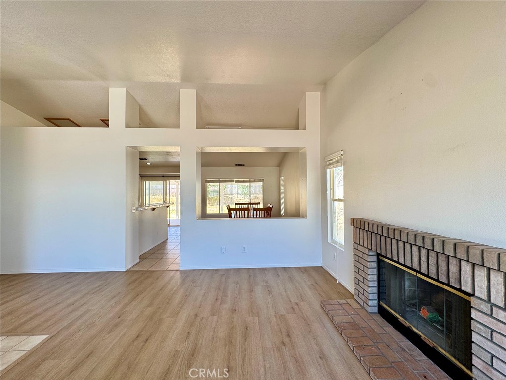 14351 Via Roca Property Photo 6
