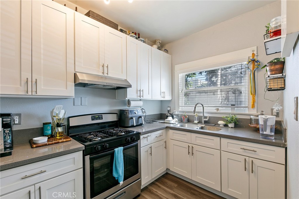 445 E 3rd Property Photo 18