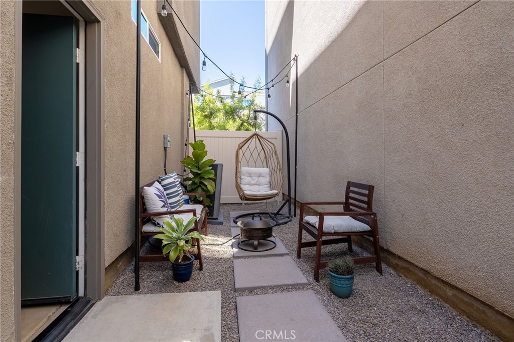 924 E 3rd Street Property Photo 19