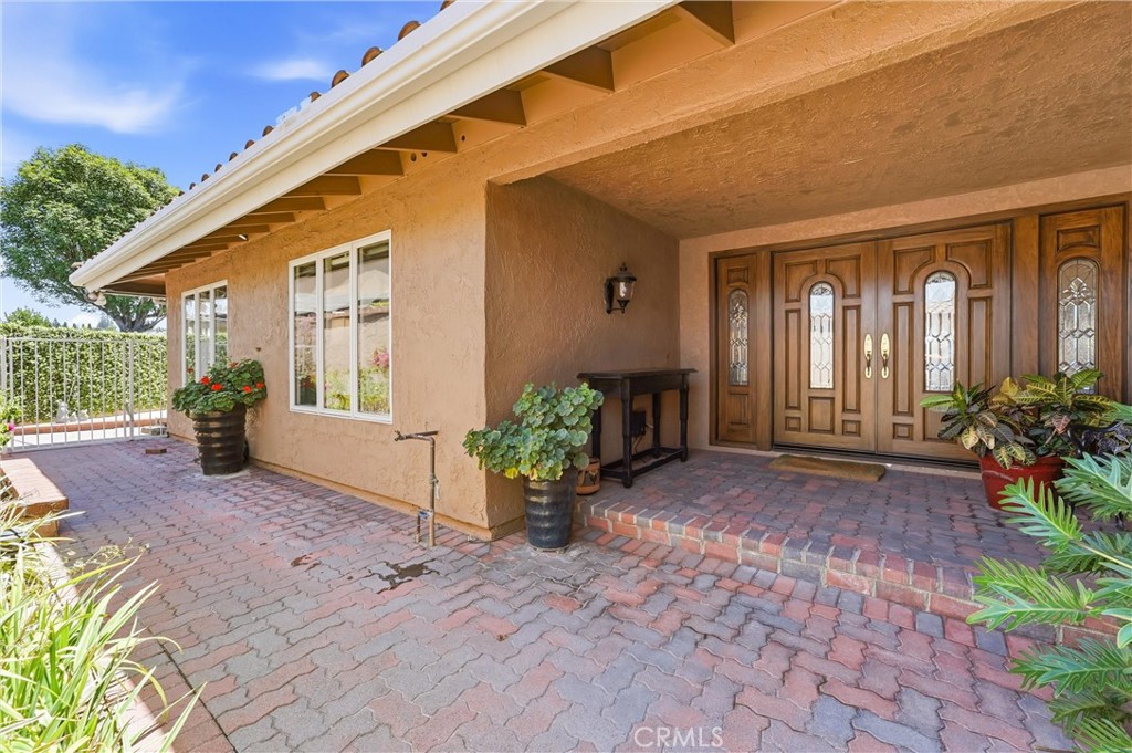 6012 Toyon Terrace Property Photo 3
