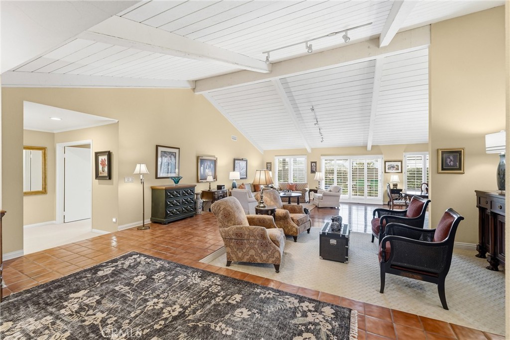 6012 Toyon Terrace Property Photo 4