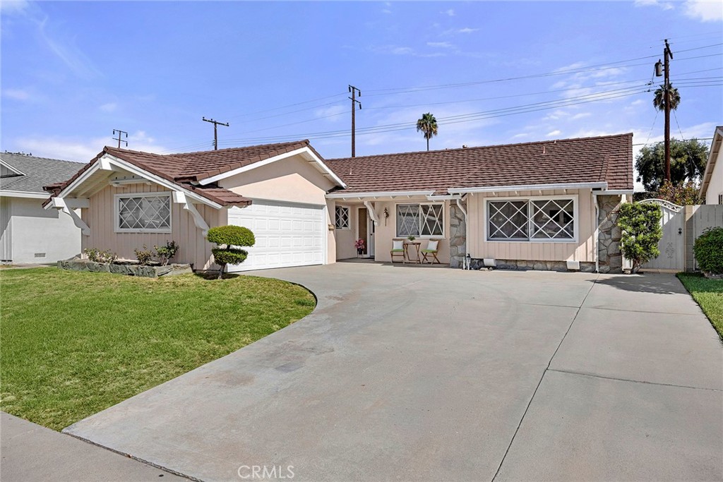 341 E Parkwood Ave Property Photo 1