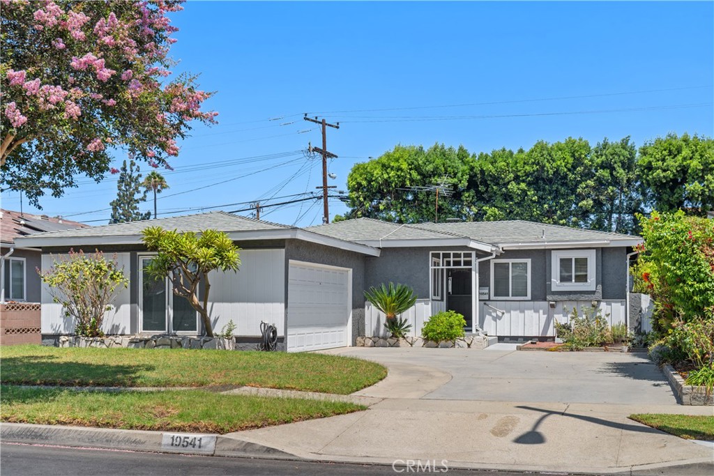 10541 Plunkett Property Photo 2