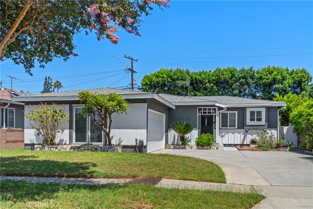 10541 Plunkett Property Photo 3