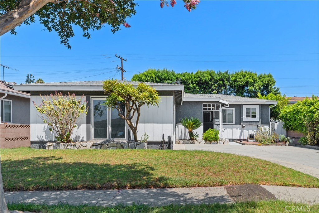 10541 Plunkett Property Photo 4