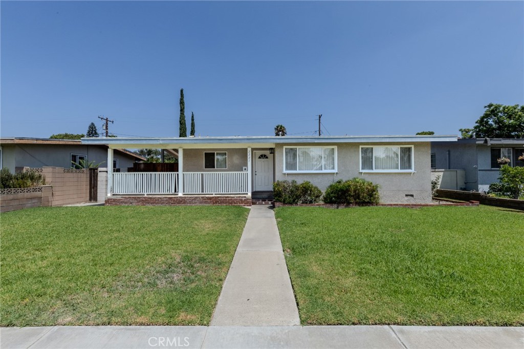 2227 E Ward Terrace Property Photo 1