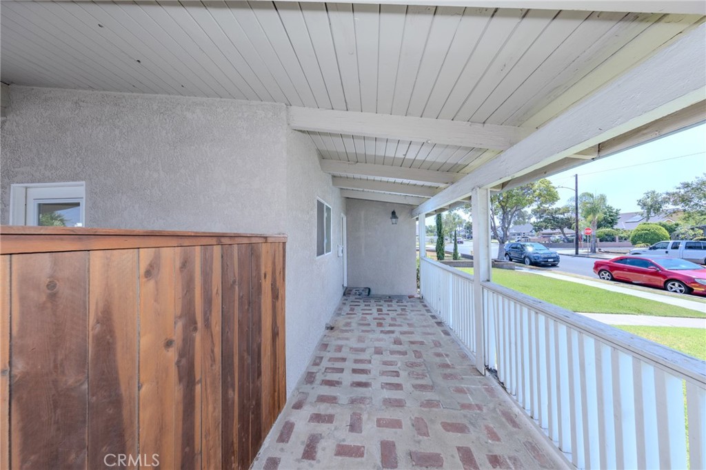 2227 E Ward Terrace Property Photo 3